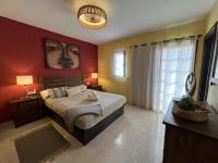 Postel nebo postele na pokoji v ubytování Villa Zen Adeje Piscina privada climatizada