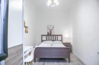 A bed or beds in a room at Delightful 2BR Apt.-Near Wiener Stadthalle