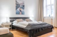 A bed or beds in a room at Delightful 2BR Apt.-Near Wiener Stadthalle