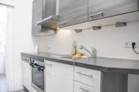 A kitchen or kitchenette at Delightful 2BR Apt.-Near Wiener Stadthalle