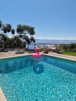 Bazén v ubytovaní La Villa Deluxe une propriété d'Exception sur les hauteurs d'Ajaccio alebo v jeho blízkosti