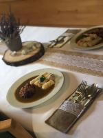 Jídlo v penzionu nebo okolí