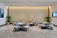 Clarion Hotel Jeddah Airportにあるテレビまたはエンターテインメントセンター