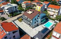 Bazén v ubytování 1 Bedroom Lovely Apartment In Zadar nebo v jeho okolí