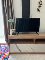 Lo Sfizioにあるテレビまたはエンターテインメントセンター