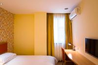 Home Inn Chengdu North Kehua Road Sichuan Universityにあるテレビまたはエンターテインメントセンター