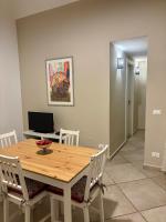 Telewizja i/lub zestaw kina domowego w obiekcie Central Balcony & Terrace Apartments near Attractions