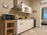 Kuchnia lub aneks kuchenny w obiekcie Central Balcony & Terrace Apartments near Attractions