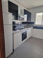 Kuchyň nebo kuchyňský kout v ubytování Appartement résidence al amra