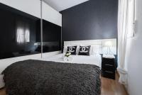 A bed or beds in a room at Apartamentos Day Madrid ILDEFONSO Centro Gran Via Sol Malasaña