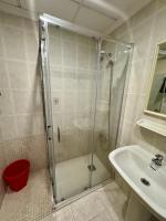 A bathroom at la casa de Nicolás