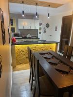 Kuchyň nebo kuchyňský kout v ubytování Modern 2 bedrooms apartment