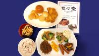 ホテルの敷地内または近くでの食事または食べ物
