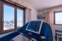 Posilňovňa alebo fitness centrum v ubytovaní Astura Palace Hotel