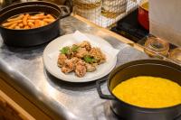 ホテルの敷地内または近くでの食事または食べ物