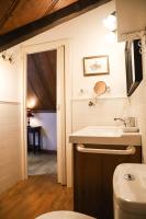 Koupelna v ubytování Precioso Ático dúplex en Canfranc, Casa Marco