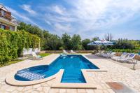 Bazén v ubytovaní Holiday Home Luce alebo v jeho blízkosti