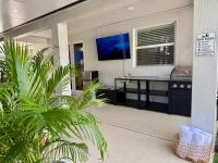 TV&#47;Unterhaltungsangebot in der Unterkunft Miami Getaway Heated Pool Villa with Mini Golf &amp; BBQ