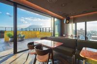 Cảnh núi rừng hoặc tầm nhìn ra núi từ khách sạn