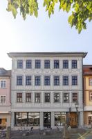 富尔达Studio 9的一栋有很多窗户的白色大楼