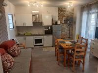 Kuchyň nebo kuchyňský kout v ubytování Apartment Milin by the sea-Zadar-Diklo