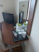 A television and/or entertainment centre at Guest House Skalite
