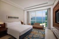 Postel nebo postele na pokoji v ubytování DoubleTree by Hilton Dubai Jumeirah Beach