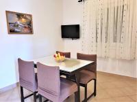 Telewizja i/lub zestaw kina domowego w obiekcie Apartments Nevenka P.