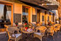 Reštaurácia alebo iné gastronomické zariadenie v ubytovaní Astura Palace Hotel