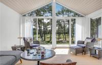 Posezení v ubytování Three-Bedroom Holiday Home In Nexo