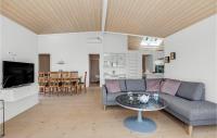 TV a/nebo společenská místnost v ubytování Three-Bedroom Holiday Home In Nexo