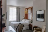 Club Quarters Hotel Rittenhouse Square, Philadelphiaにあるベッド