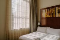 Club Quarters Hotel Rittenhouse Square, Philadelphiaにあるベッド