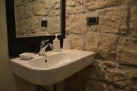 A bathroom at Antico Frantoio Penna