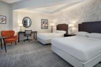 Ein Bett oder Betten in einem Zimmer der Unterkunft Delta Hotels by Marriott Worsley Park Country Club
