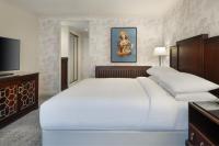 Ein Bett oder Betten in einem Zimmer der Unterkunft Delta Hotels by Marriott Worsley Park Country Club