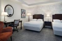Ein Bett oder Betten in einem Zimmer der Unterkunft Delta Hotels by Marriott Worsley Park Country Club