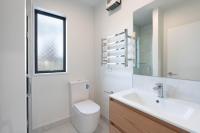 Brand New Close to CBD 3 Bed 3 Bath with Garageにあるバスルーム