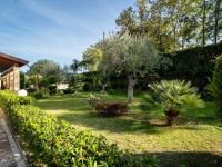 A garden outside Holiday Home Rêve d'Or by Interhome