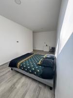 Posteľ alebo postele v izbe v ubytovaní Loft épuré avec parking privé.