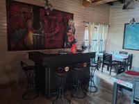 TV a/nebo společenská místnost v ubytování Mudra beach villa Gokarna