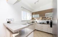 Kuchyň nebo kuchyňský kout v ubytování Holiday Apartment Makarska 3