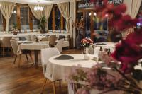 Εστιατόριο ή άλλο μέρος για φαγητό στο Hotel Cosmos