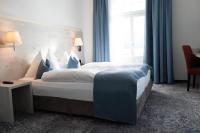 Postel nebo postele na pokoji v ubytování Hotel Restaurant Bellevue au Lac