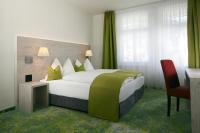 Postel nebo postele na pokoji v ubytování Hotel Restaurant Bellevue au Lac