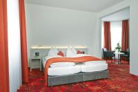Postel nebo postele na pokoji v ubytování Hotel Restaurant Bellevue au Lac
