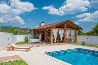 Bazén v ubytovaní Traditional Comfort Casa Natura with 36m2 Pool alebo v jeho blízkosti