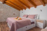 Posteľ alebo postele v izbe v ubytovaní Traditional Comfort Casa Natura with 36m2 Pool