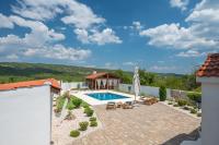 Bazén v ubytovaní Traditional Comfort Casa Natura with 36m2 Pool alebo v jeho blízkosti