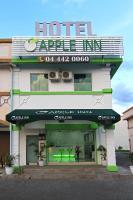 una entrada de hotel con un cartel encima en Apple Inn Hotel, en Sungai Petani
